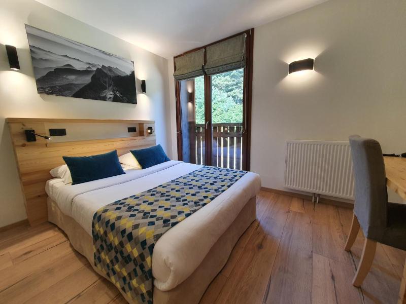 Deluxe Double Room image 3