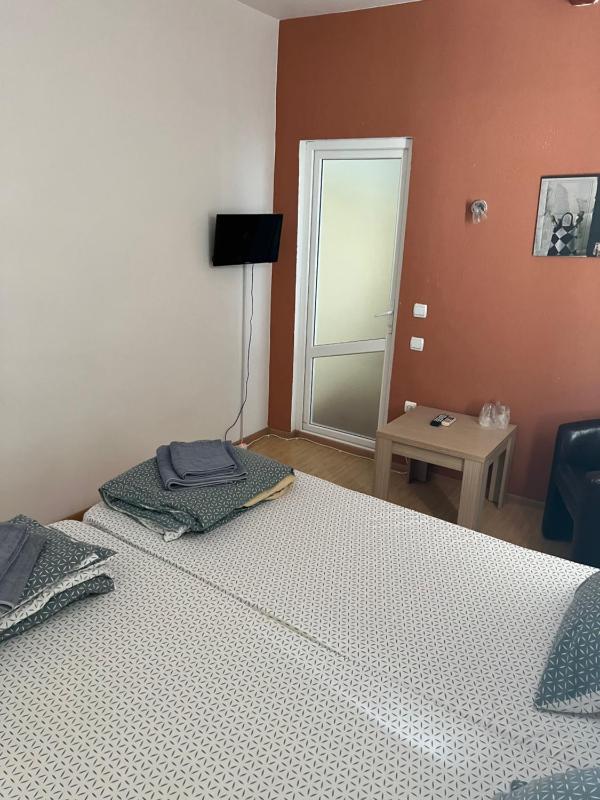 Economy Double Room image 3