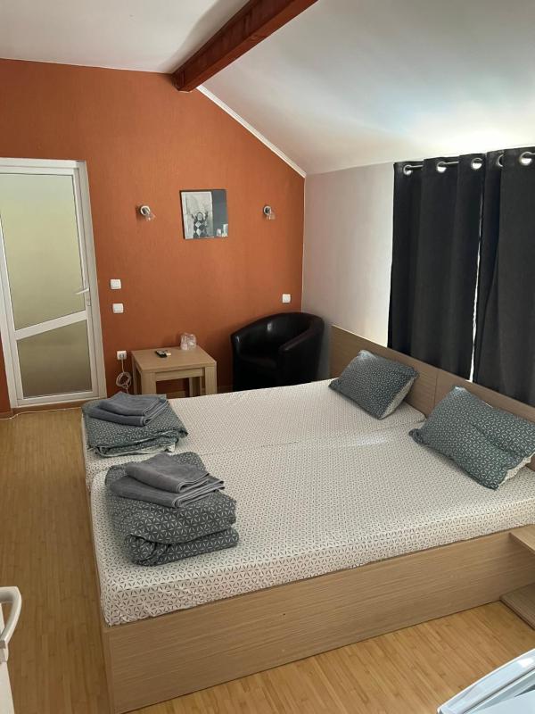 Economy Double Room image 4