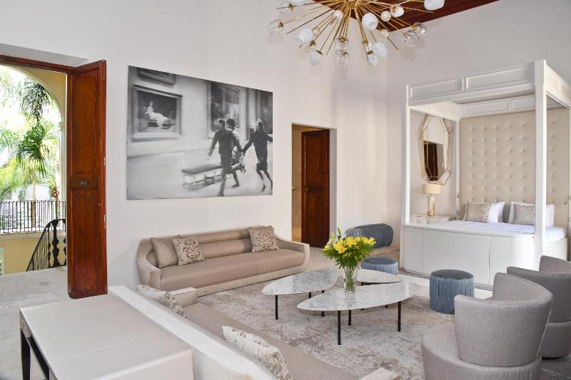 Deluxe Suite image 4