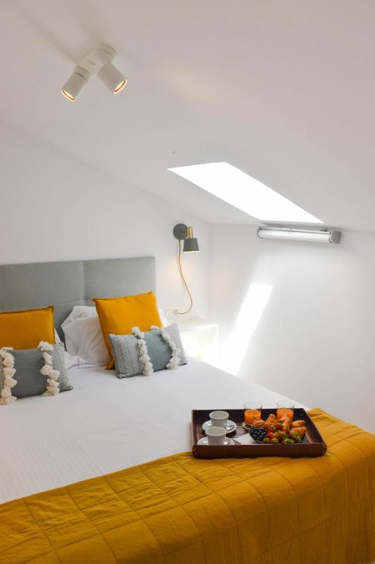 Holidays2Malaga Trinidad renovated 1 bedroom penthouse close to city center - image 2