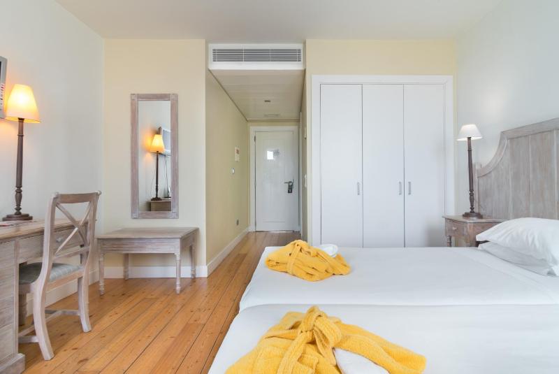 Twin Room with Land View image 4