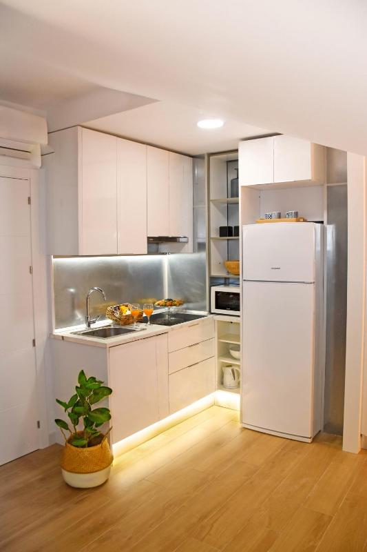 Holidays2Malaga Trinidad renovated 1 bedroom penthouse close to city center - image 15