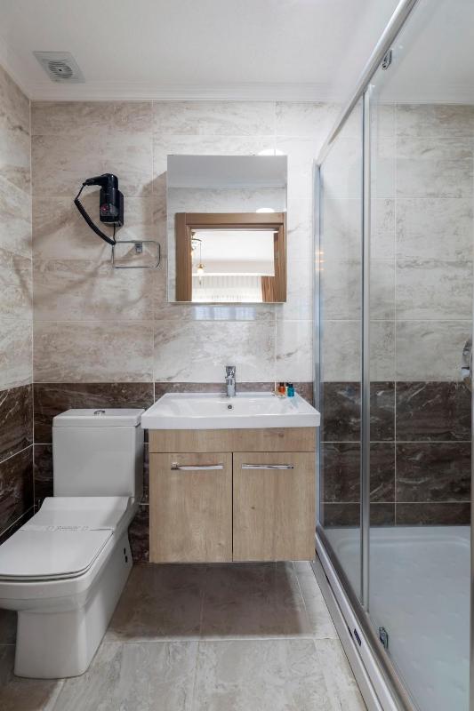 Deluxe Double Room with Shower image 1