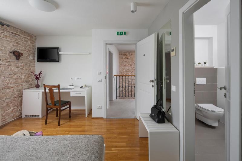 Standard Double Room image 4