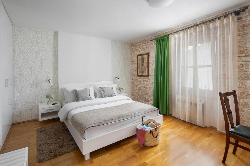 Standard Double Room image 3