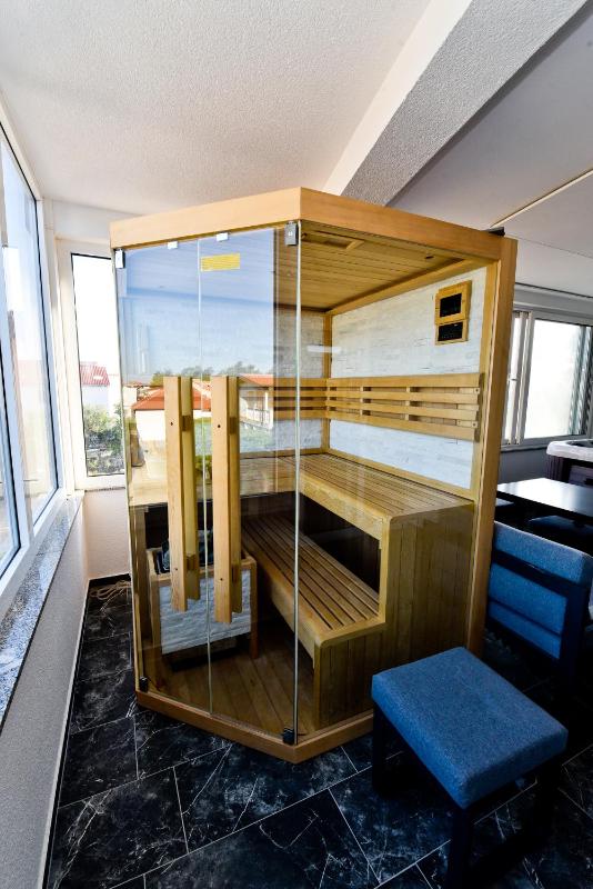 Two-Bedroom Apartment with Terrace and Sea View image 1
