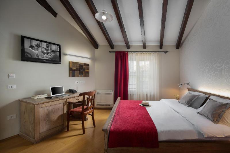 Superior Double Room image 3