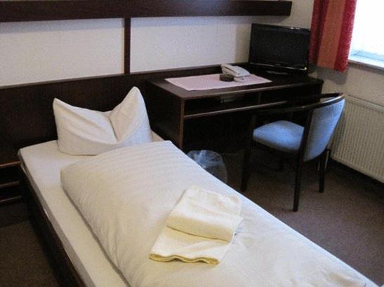 Single Room image 4