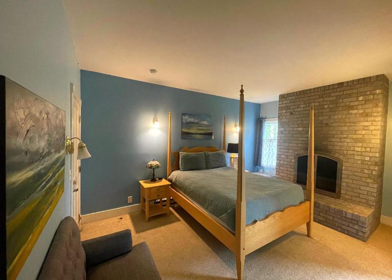 Queen Suite - 4 image 1