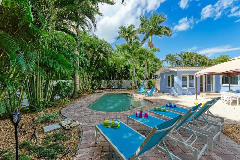Sea La Vie: 1.5 Blocks to Beach Pool Tropical Backyard & Pool by Anna Maria Life Vacation Rentals - image 23