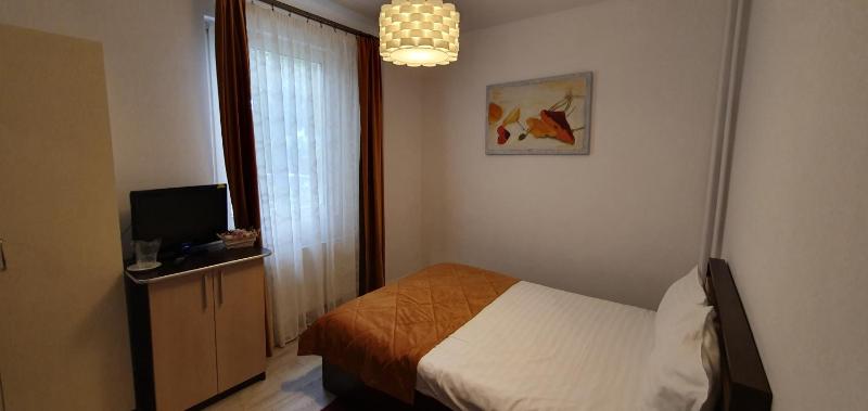 Budget Double Room image 2