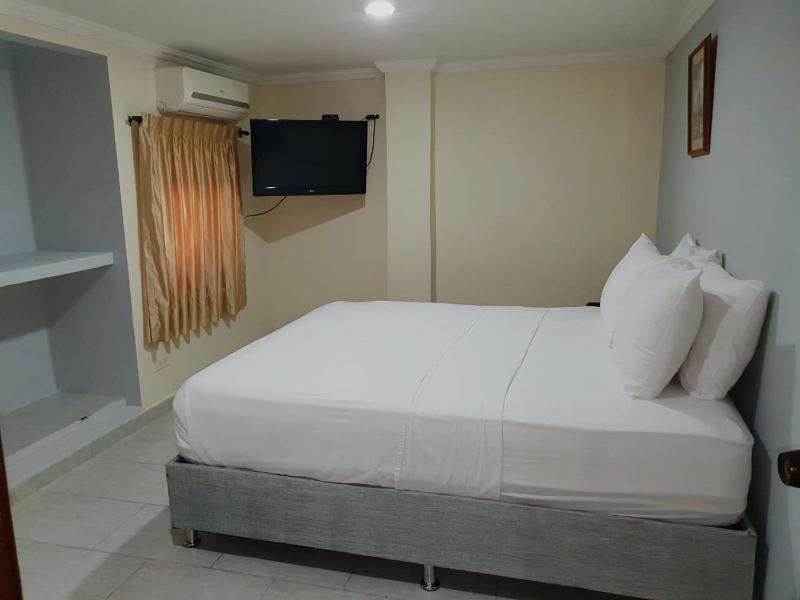 Hotel Puerta de Oro - image 14