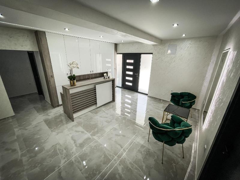 Deluxe Double or Twin Room image 3