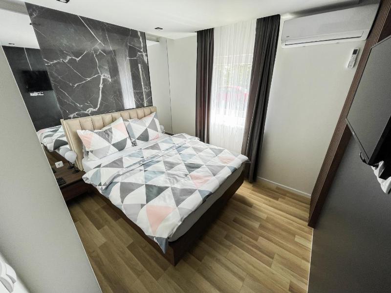 Deluxe Double Room image 4