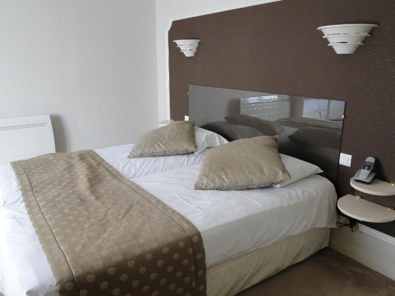 Large Double Room image 4