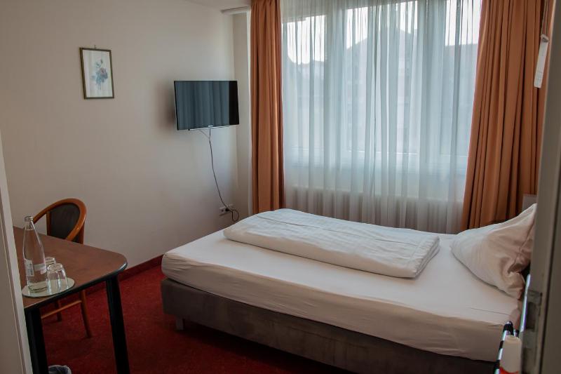 Single Room image 3