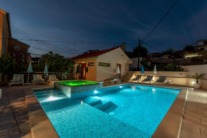 Three-Bedroom Apartment (6 Adults) image 2