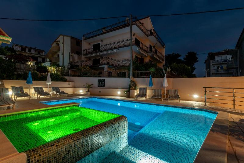 Studio Apartment with Sea View image 2