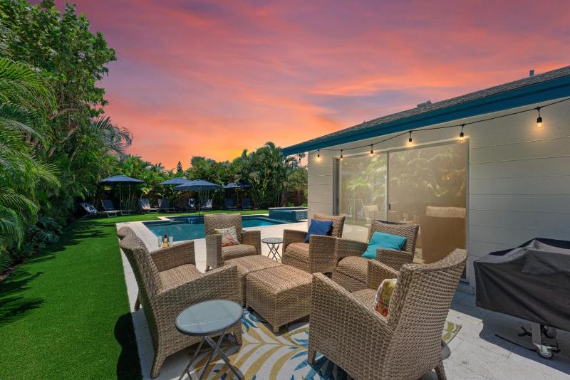 One Day More: Spectacular Oasis Backyard with Pool & Spa by Anna Maria Life Vacation Rentals - image 20