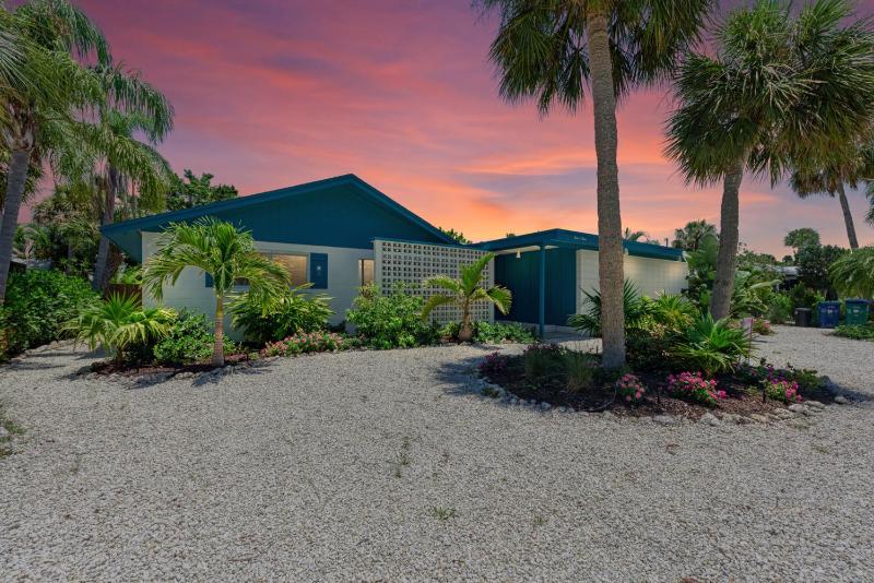 One Day More: Spectacular Oasis Backyard with Pool & Spa by Anna Maria Life Vacation Rentals - image 7