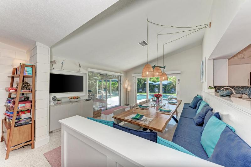 One Day More: Spectacular Oasis Backyard with Pool & Spa by Anna Maria Life Vacation Rentals - image 6