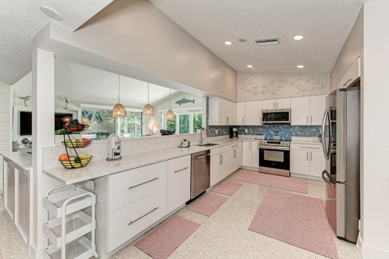 One Day More: Spectacular Oasis Backyard with Pool & Spa by Anna Maria Life Vacation Rentals - image 25
