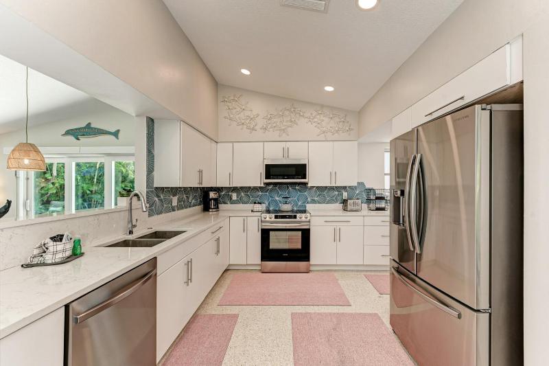 One Day More: Spectacular Oasis Backyard with Pool & Spa by Anna Maria Life Vacation Rentals - image 35