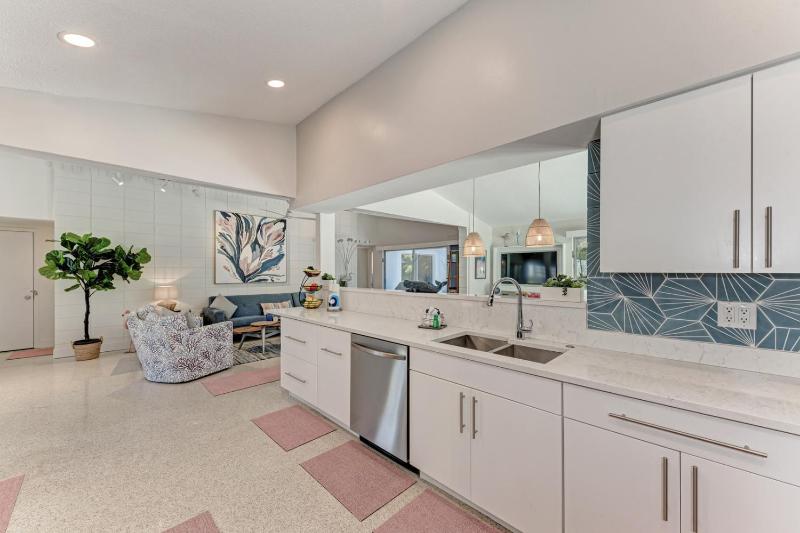One Day More: Spectacular Oasis Backyard with Pool & Spa by Anna Maria Life Vacation Rentals - image 21