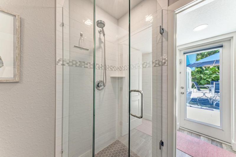 One Day More: Spectacular Oasis Backyard with Pool & Spa by Anna Maria Life Vacation Rentals - image 17