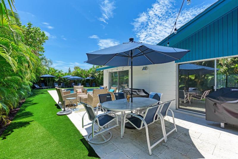 One Day More: Spectacular Oasis Backyard with Pool & Spa by Anna Maria Life Vacation Rentals - image 8