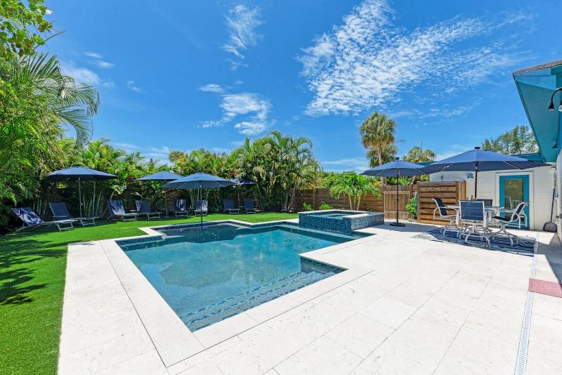 One Day More: Spectacular Oasis Backyard with Pool & Spa by Anna Maria Life Vacation Rentals - image 13