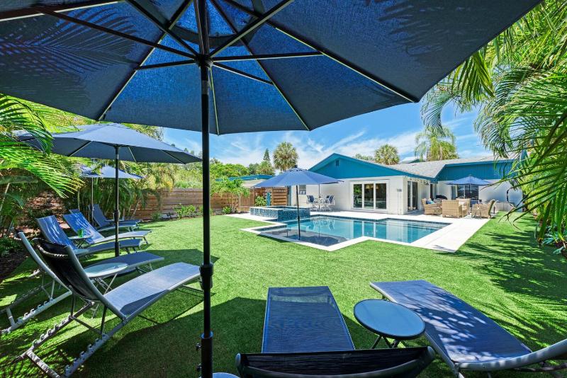 One Day More: Spectacular Oasis Backyard with Pool & Spa by Anna Maria Life Vacation Rentals - image 36