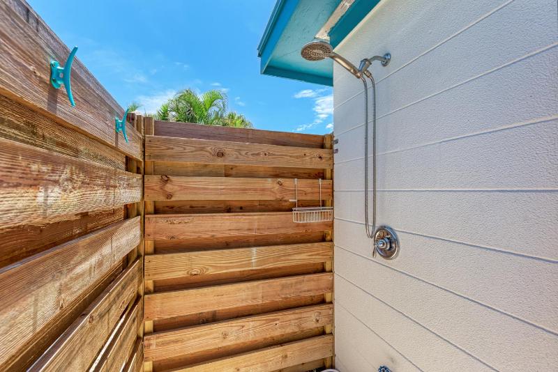 One Day More: Spectacular Oasis Backyard with Pool & Spa by Anna Maria Life Vacation Rentals - image 15
