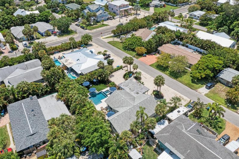 One Day More: Spectacular Oasis Backyard with Pool & Spa by Anna Maria Life Vacation Rentals - image 40