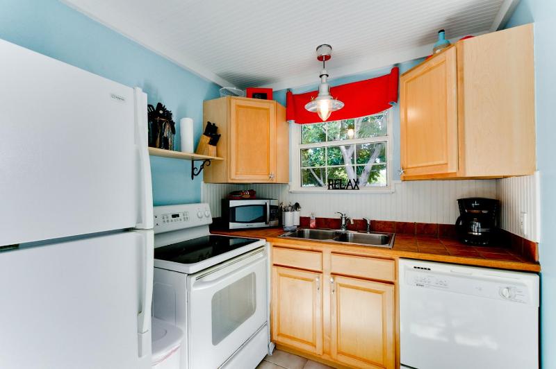 Cabin 2 Spinnakers Cottages: Dog Friendly - 250 Steps to Beach Home - image 8
