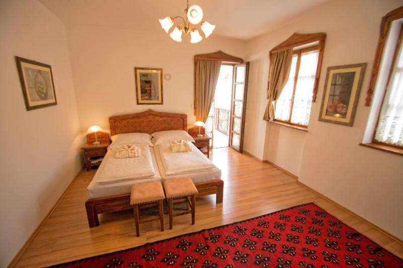 Deluxe Double Room with Balcony image 3