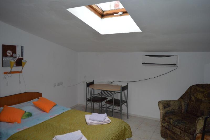 Garsoniere Victor Seaview Aer Conditionat- Bucatarie-Primim Carduri Vacanta-Pet Friendly la 3 minute de Plaja Reyna-Zoom Beach - image 3