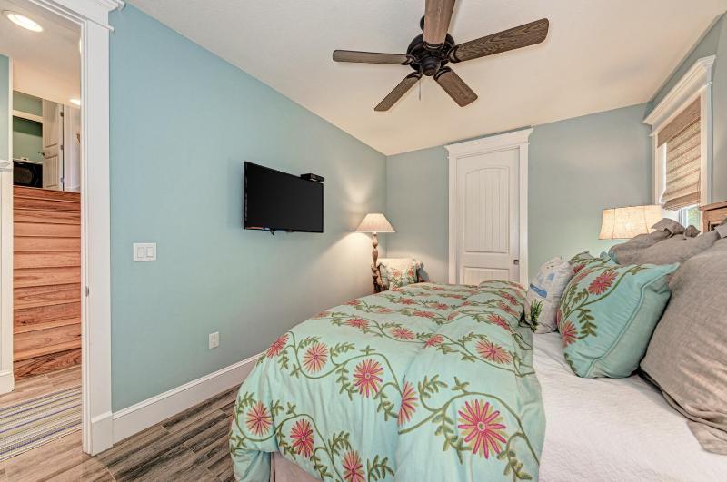 Blue Palm Paradise - 205 - 65th - image 32