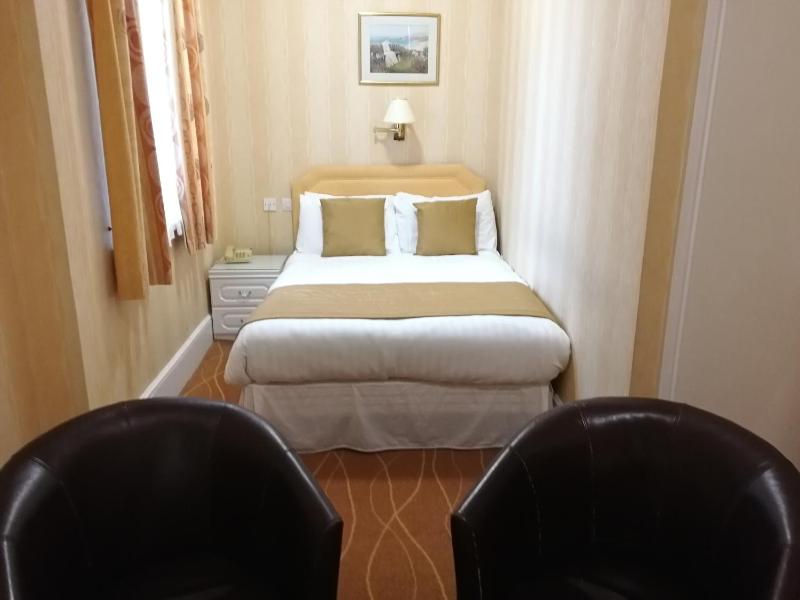 Budget Double Room image 3