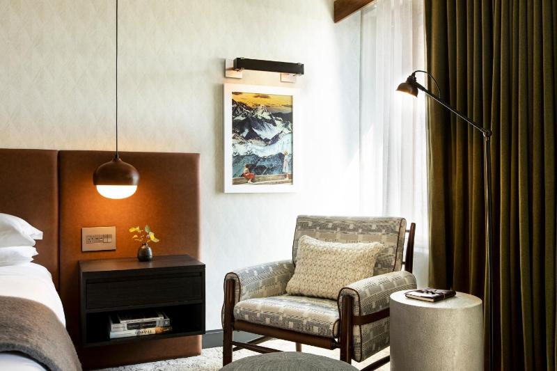 King Room with Downtown View  image 3