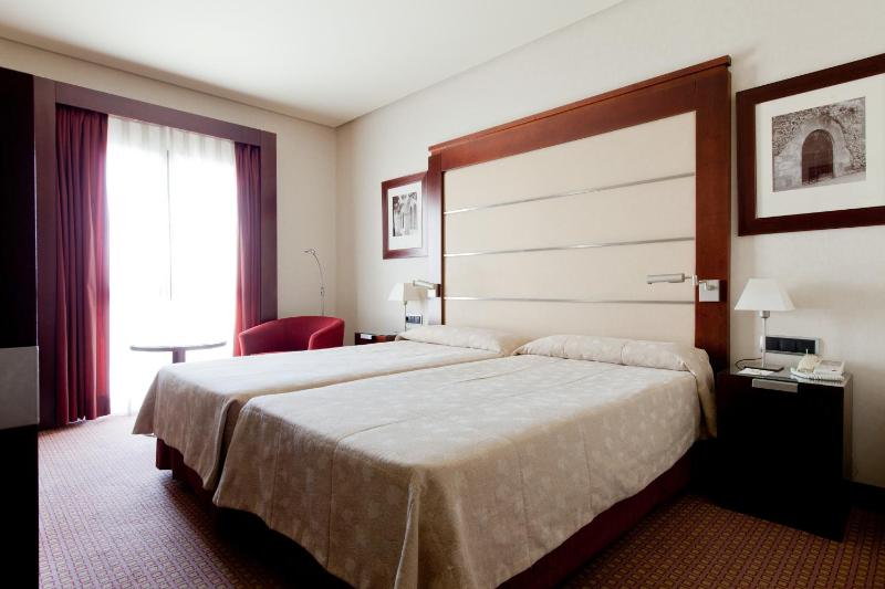 Double or Twin Room with Parking and Free Health Insurance image 4