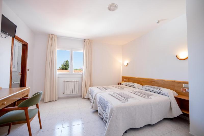 Twin Room image 1