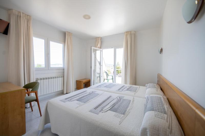 Double or Twin Room with Balcony image 3