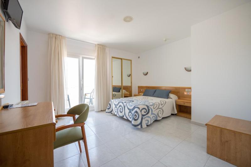 Double or Twin Room with Balcony image 2