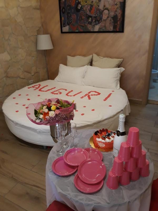 Double Room with Spa Bath image 4