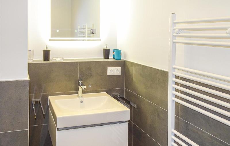 Apartment image 4