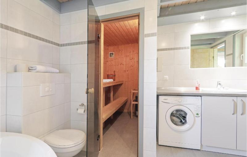 3 Bedroom Gorgeous Home In Rechlin - image 18