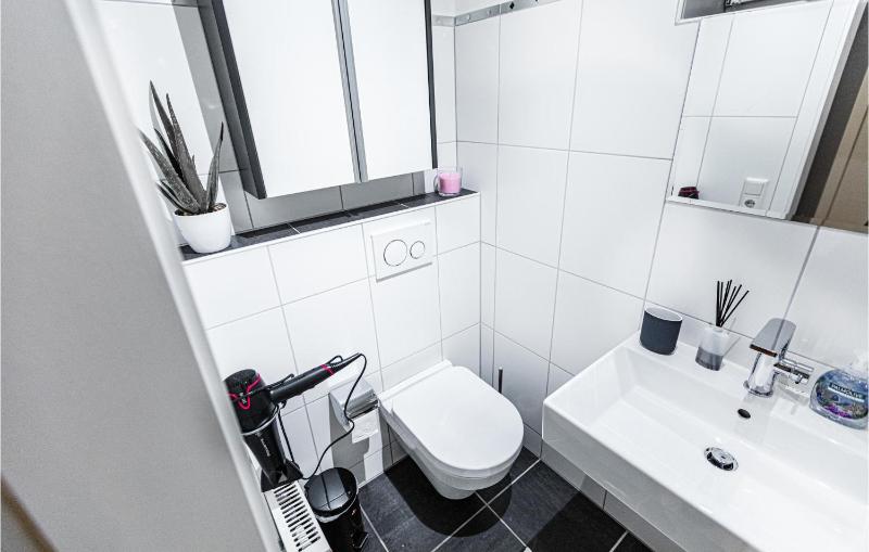 Three-Bedroom Holiday Home  image 4