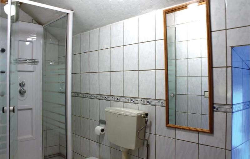 One-Bedroom Apartment image 3